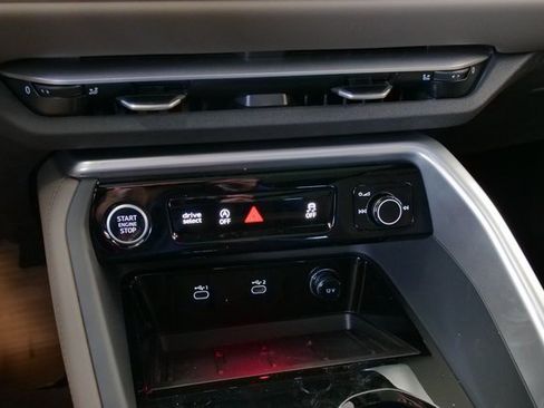 New 2025 Audi Q5 Prestige image 27