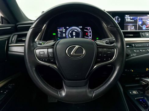Used 2020 Lexus ES 300h w/ Premium Package image 4