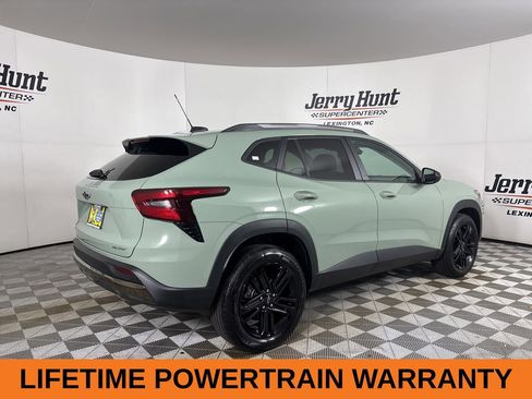 Used 2025 Chevrolet Trax ACTIV w/ Sunroof Package image 5