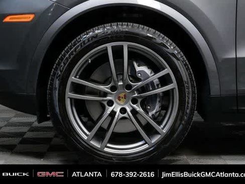 Used 2021 Porsche Cayenne image 39