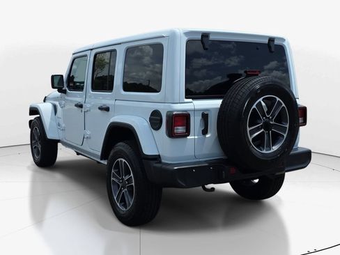 Used 2023 Jeep Wrangler Unlimited Sahara AWD/4WD image 8