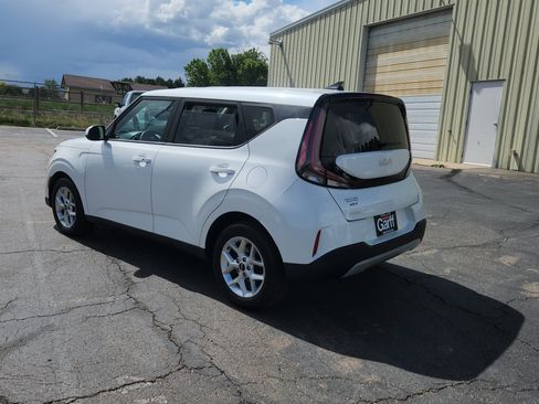 Used 2023 Kia Soul S FWD image 7