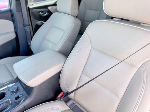 Used 2022 Chevrolet Traverse Premier image 17