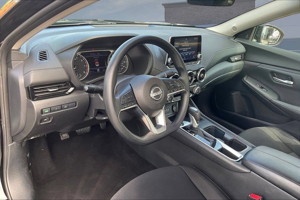 Used 2025 Nissan Sentra SV FWD image 16