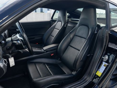 Used 2018 Porsche 718 Cayman S image 8