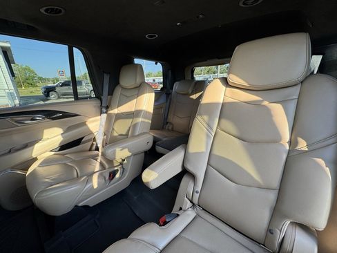 Used 2018 Cadillac Escalade Platinum image 15