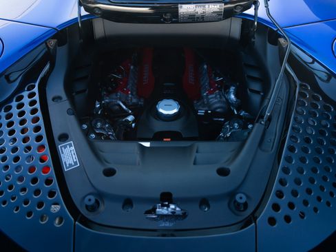 Used 2025 Ferrari SF90 Spider image 40