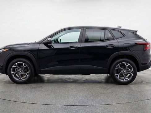 Used 2025 Chevrolet Trax LT w/ LT Convenience Package FWD image 5
