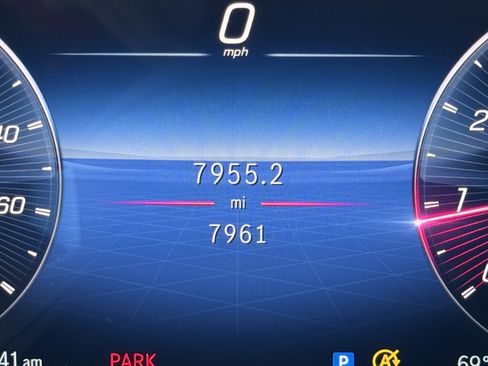 Certified 2025 Mercedes-Benz GLB 35 AMG 4MATIC image 24