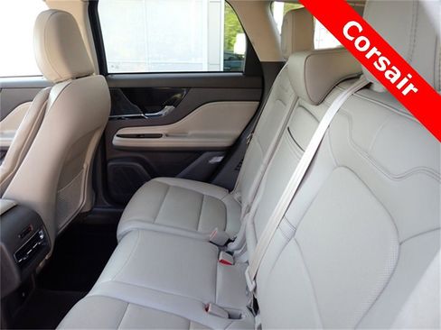 Used 2021 Lincoln Corsair AWD w/ Premium Package image 18