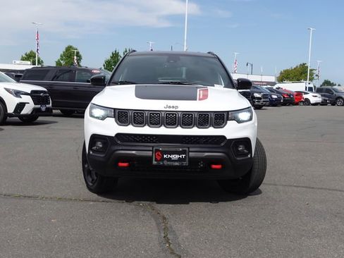 Used 2024 Jeep Compass Trailhawk AWD/4WD image 2