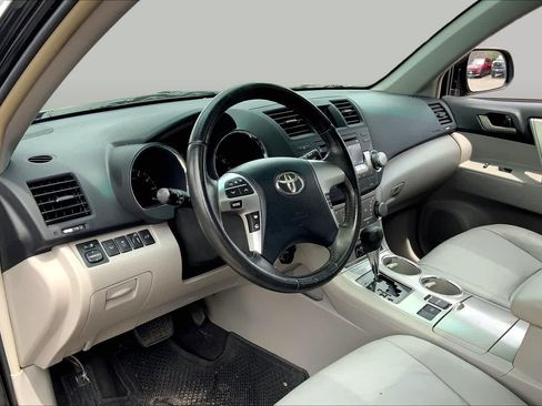 Used 2012 Toyota Highlander SE FWD image 15