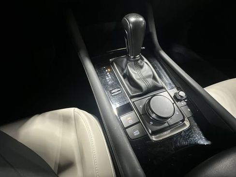 Used 2019 MAZDA MAZDA3 Hatchback w/ Preferred Package FWD image 27