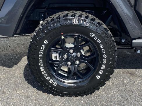 New 2026 Jeep Gladiator Sport AWD/4WD image 8