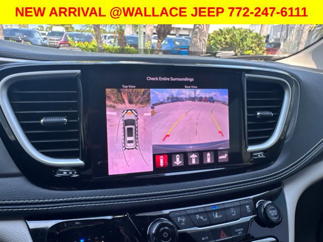 Certified 2022 Chrysler Pacifica Touring-L w/ Uconnect Theater Family Group AWD/4WD image 9