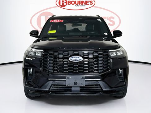 Used 2025 Ford Explorer ST-Line w/ ST-Line Street Pack AWD/4WD image 5