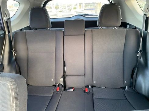Used 2017 Toyota RAV4 XLE AWD/4WD image 18