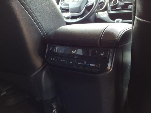 Used 2023 Toyota Highlander Platinum AWD/4WD image 23