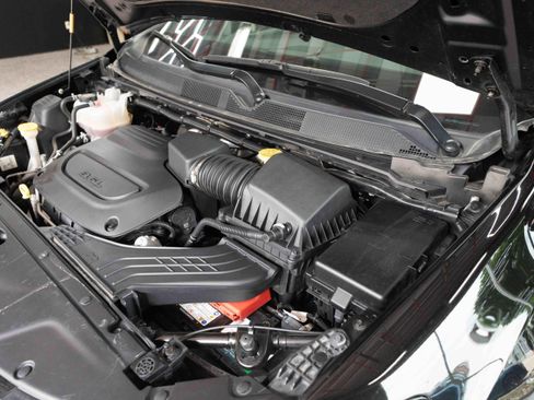 Used 2025 Chrysler Pacifica Limited FWD image 34