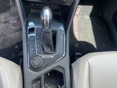 Used 2018 Volkswagen Tiguan SE w/ Panoramic Sunroof Package AWD/4WD image 10