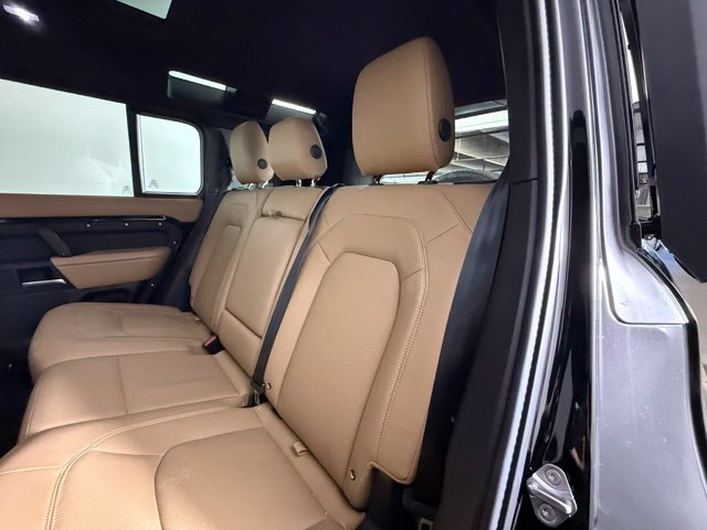 Used 2025 Land Rover Defender 110 X-Dynamic SE AWD/4WD image 19