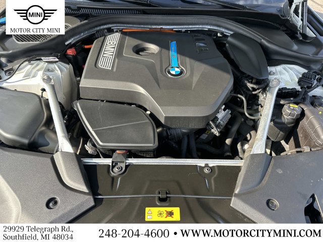 Used 2018 BMW 530e xDrive w/ Premium Package 2 AWD/4WD image 14