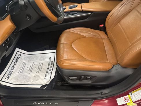 Used 2019 Toyota Avalon Limited FWD image 29