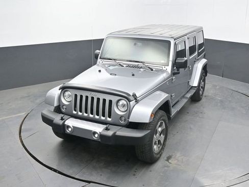 Used 2018 Jeep Wrangler Unlimited Sahara AWD/4WD image 40
