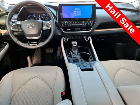 Used 2024 Toyota Grand Highlander Limited image 22