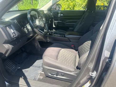 Used 2022 Nissan Pathfinder SV image 18