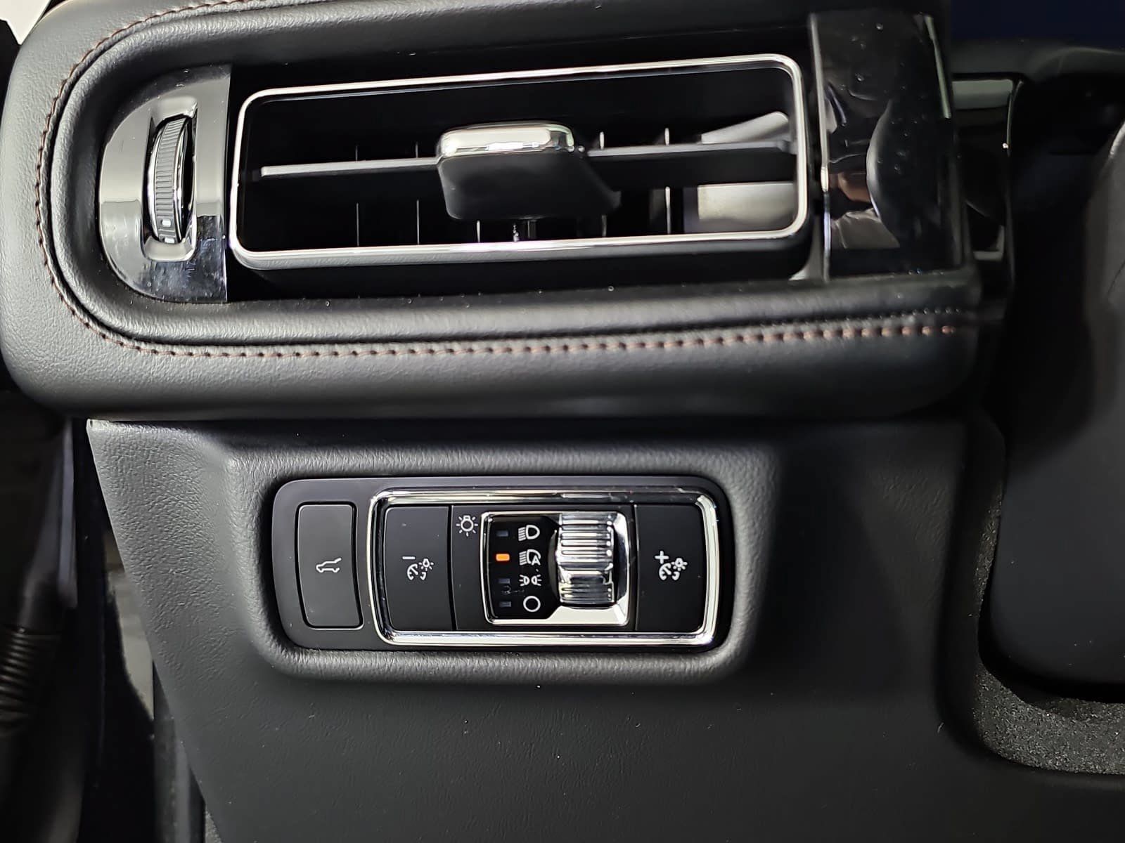 Used 2024 Lincoln Aviator Reserve RWD image 22