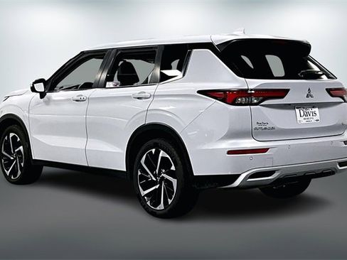 Used 2022 Mitsubishi Outlander SE image 5