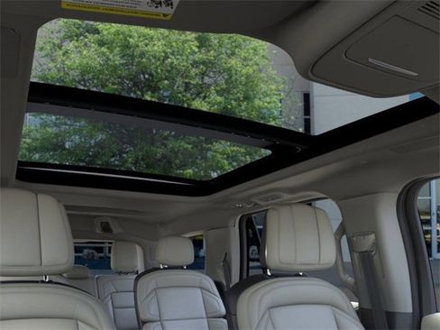 New 2025 Lincoln Navigator Reserve image 22