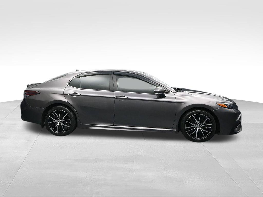 Used 2022 Toyota Camry SE FWD image 6