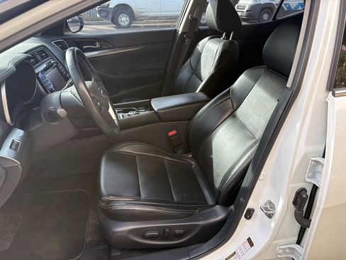 Used 2022 Nissan Maxima SV image 11