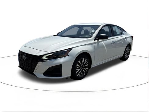 Used 2025 Nissan Altima 2.5 SV FWD image 7