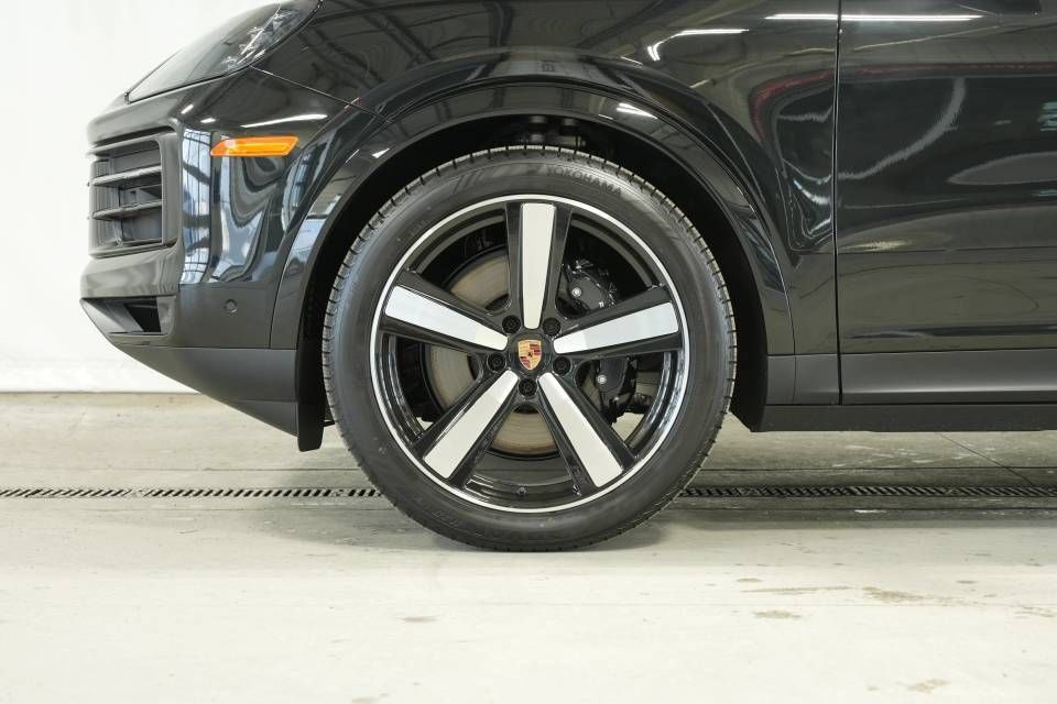 Certified 2026 Porsche Cayenne Coupe AWD/4WD image 44
