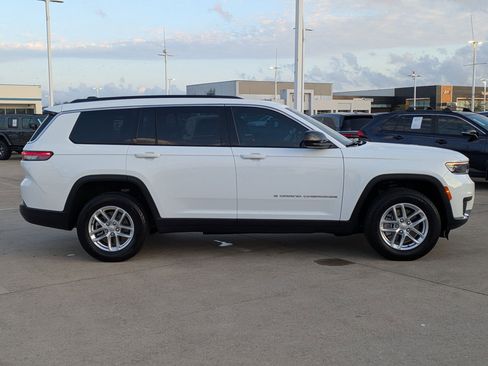 Used 2025 Jeep Grand Cherokee L Laredo image 2
