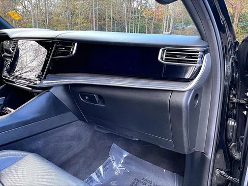 Used 2022 Jeep Wagoneer Series III w/ Flexible Seating Group image 28