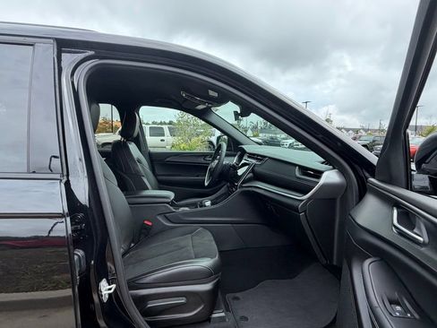 Used 2024 Hyundai Venue SE FWD image 24