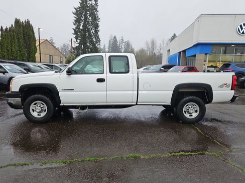 Used 2006 Chevrolet Silverado 2500 W/T image 2