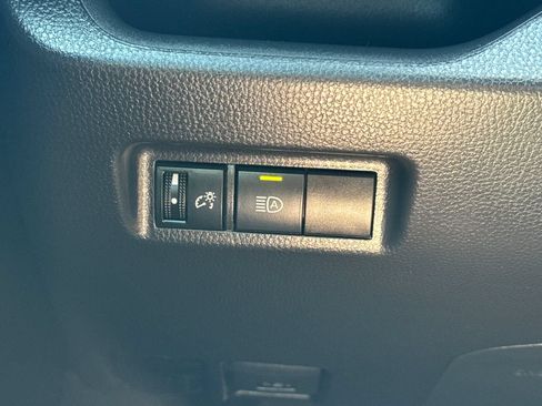 Used 2025 Toyota RAV4 XLE AWD/4WD image 33