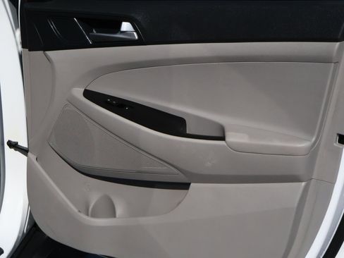 Used 2020 Hyundai Tucson SE w/ Cargo Package image 15