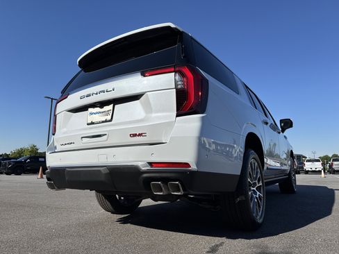 New 2026 GMC Yukon XL Denali w/ Sun & Power Step Package AWD/4WD image 10
