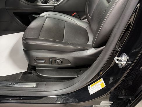 Used 2023 GMC Acadia SLT w/ Technology Package image 15