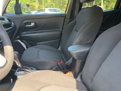 Used 2023 Jeep Renegade Latitude AWD/4WD image 8