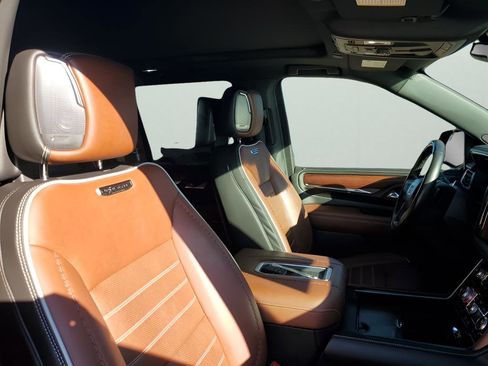 Used 2023 GMC Yukon Denali Ultimate image 15