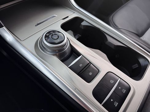 Used 2022 Ford Explorer XLT w/ Equipment Group 202A image 18