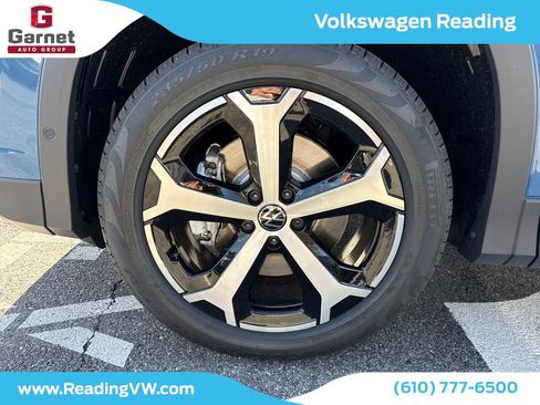 New 2025 Volkswagen Tiguan SE image 9