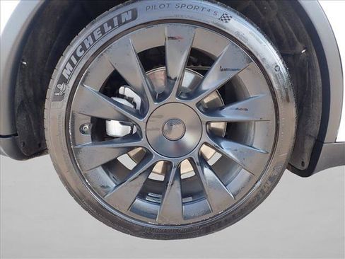Used 2022 Tesla Model Y Long Range AWD/4WD image 7